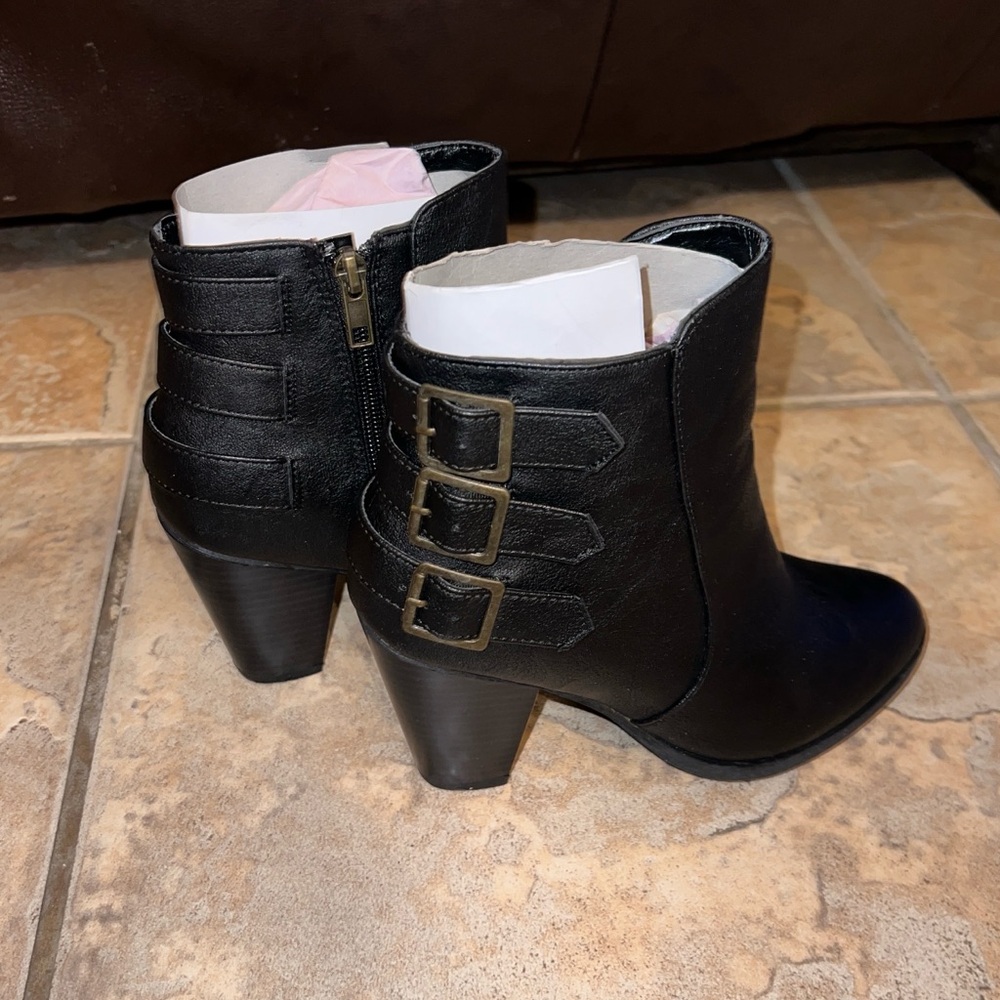 Macy black boots